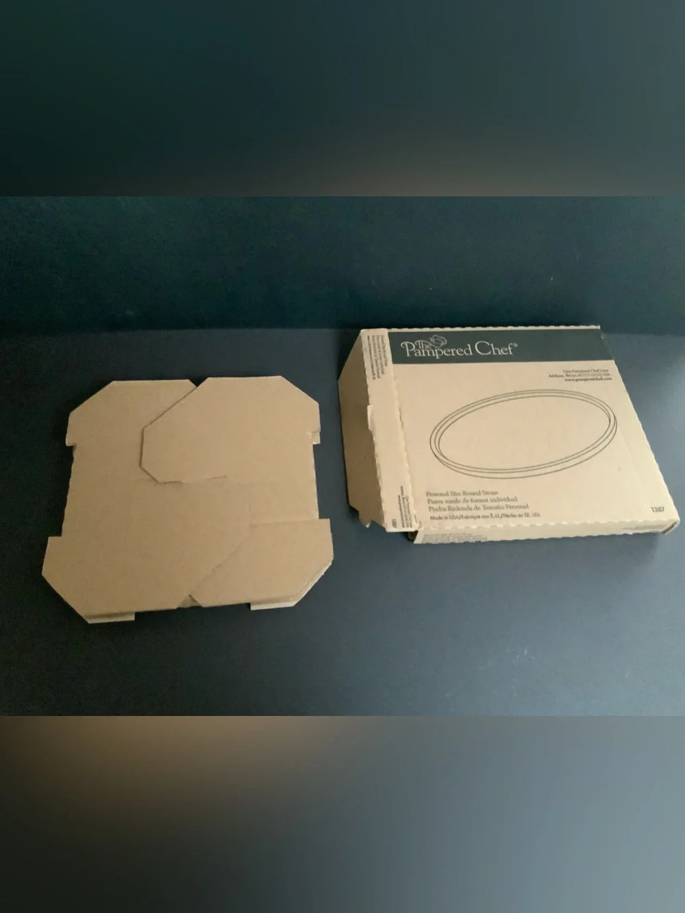 Pampered chef personal size Round baking stone, New w original box